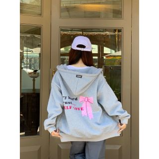áo khoác chất thun nỉ dày mịn,nón rộng 2 lớp vải chính,tay phồng và rộng ,dây kéo phao ,logo in nơ