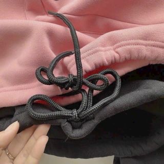 Aó hoodie DESUU có túi bao tử như hình.logo in.dây rút ở lai và nón.chất thun nỉ mềm mịn mát nha Nón rộng 2 lớp vải chính