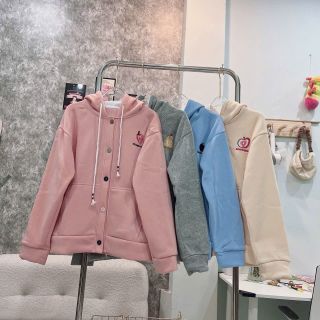 Áo khoác cadigan gài nút có nón 2 lớp rộng, logo thêu trái cây, freesize dưới 70kg giá sỉ - giá bán buôn