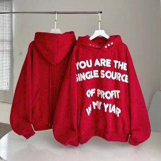 Áo hoodie chất nỉ in chữ nổi, nón có nút bấm và dây luồng sau nó, 4 túi trước và sau. Giá sỉ - giá bán buôn
