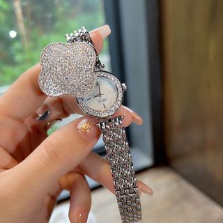 Đồng hồ mẫu mới Scotties bông