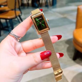 Đồng hồ cks v vuông mẫu mới