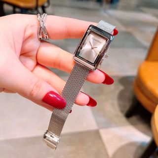 Đồng hồ cks v vuông mẫu mới