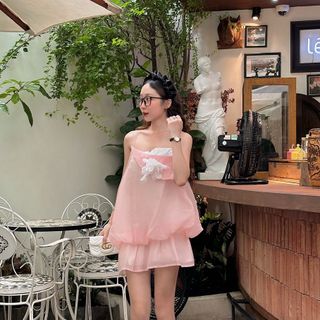 Váy hai dây ngắn xòe dáng bí phối hoa nổi đầm 2 dây ngắn dáng xòe tiểu thư sang chảnh