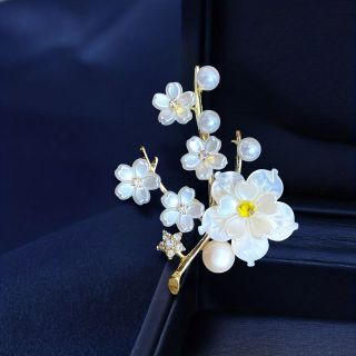 Ghim Cài Áo Hình Cành Hoa Mai Cánh Hoa Xà Cừ Cao Cấp Sang Trọng Dành Cho Nữ - 6.5cm