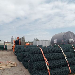 Lưới b40 mạ kẽm,  bọc nhựa làm hàng rào, chuồng trại, chăn nuôi