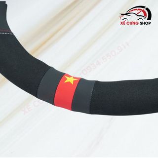 Bọc vô lăng cờ Việt Nam da vân Carbon phối Da lộn