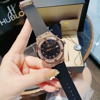 ĐỒNG HỒ NAM NỮ CAO CẤP HUB MÁY PIN NHẬT DÂY CAO SU VIỀN VUÔNG 1