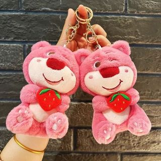 MÓC KHÓA BÔNG GẤU ÔM DÂU LỚN