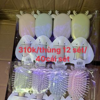 Lược tay cầm cở nhỏ tai thỏ vuông bầu tròn đủ kiểu sét 40cái giá trên sản phẩm