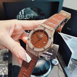 ĐỒNG HỒ NAM CAO CẤP HUB MÁY PIN NHẬT DÂY DA BỌC CAO SU VIỀN ĐÁ NHỎ 1