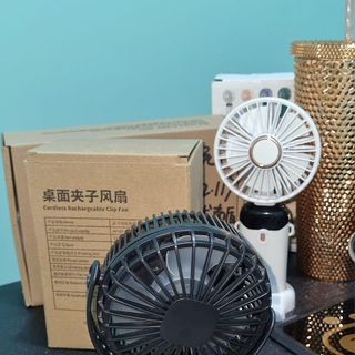 Quạt kẹp bàn tích điện