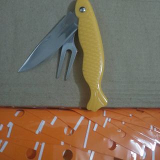 Dao nĩa 2 trong 1 hình cá