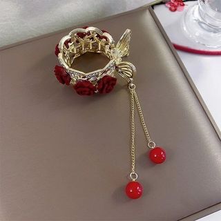 KẸP ĐUI NGỰA HOA HỒNG TUA RUA