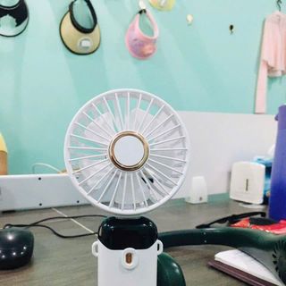 Quạt tích điện cầm tay màn hình Led