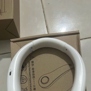 Quạt đeo cổ tích điện tiện lợi