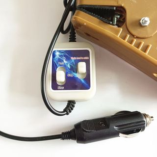 Quạt kẹp trên ô tô đường kính 28cm sử dụng điện 12V-24V
