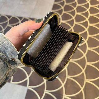 VÍ NỮ CẦM TAY KHÓA KÉO THƯƠNG HIỆU