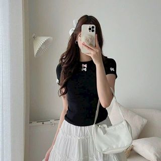 Áo thun cotton Nơ trc ngực, co giản ,thoáng mát.
2 size M ( 40kg-59kg) size L (50kg-60kg)