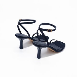 Giày sandal dây mảnh quai ngang ôm chân 7P Hadu G731