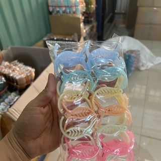 Kẹp 5r vuông bàu màu đen bóng mờ