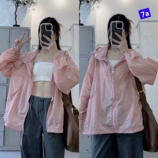 Áo khoác dù trượt nước áo 1 lớp, nón 2 lớp dáng kiểu form dài rộng.