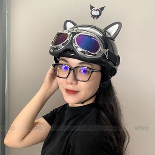 Mũ Bảo Hiểm VARO 1/2 Đen Bóng Kèm Kính PC + Tai Mèo + Kuromi Gắn Mũ