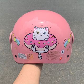 Mũ Bảo Hiểm 1/2 Trẻ Em VARO Kính Càng - Nón Bảo Hiểm Cho Bé Tem Mèo Donut Dễ Thương (Tặng Tai Mèo)