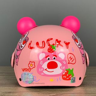 Mũ Bảo Hiểm Trẻ Em Kính Càng VARO Helmet Gấu Dâu Lotso Dễ Thương Cho Bé Từ 5-10 Tuổi Kèm Tai Gấu Dâu