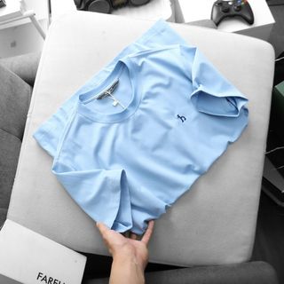 Áo thun cotton nam.  Vải Cotton 4 chiều cao cấp, mỏng nhẹ, đặc biệt ko nhăn, ko bạc màu.