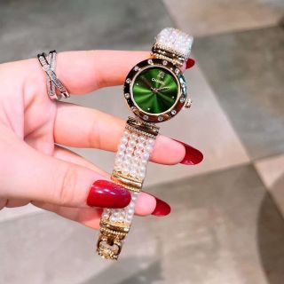 Đồng hồ Scottiesssc lắc ngọc