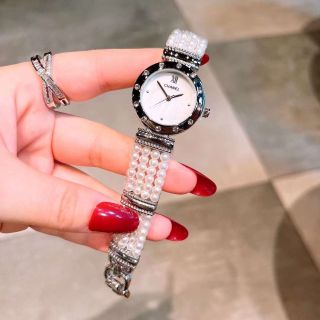 Đồng hồ Scottiesssc lắc ngọc