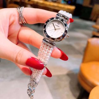 Đồng hồ Scottiesssc lắc ngọc