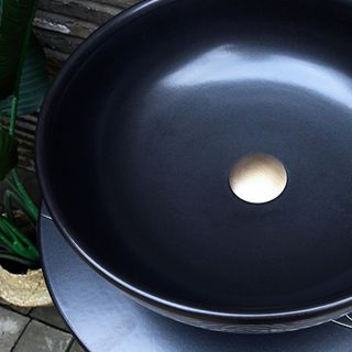 Chậu sứ lavabo nghệ thuật để bàn với tông màu đen kết hợp hoa văn độc đáo mã N101