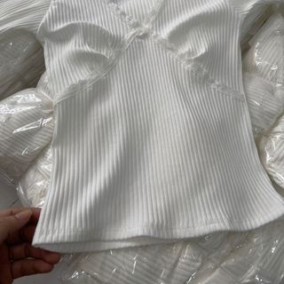 Áo thun body tay dài phối ren chéo