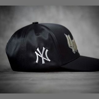 Mũ Lưỡi Trai Yankees Đen Cap Chất Cotton Bóng