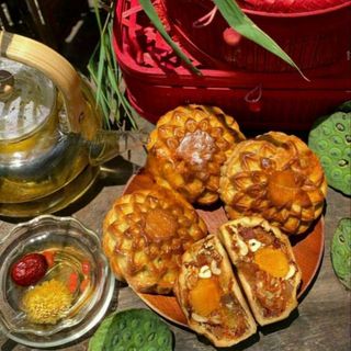 BÁNH TRUNG THU THẬP CẨM GÀ QUAY THƯỢNG HẠNG QUANH NĂM - WINNIE HOUSE