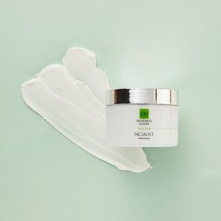 Kem tẩy trang Facialist Treatment Masser