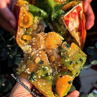 BÁNH PÍA TRÀ XANH DỪA HÀNH 8 TRỨNG 600G - WINNIE HOUSE