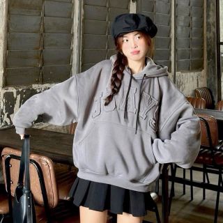 Áo khoác nỉ thêu chữ JJAYS, from cánh dơi nón 2 lớp vải chính, diễu chằn vai có túi trước như hình. Giá sỉ - giá bán buôn