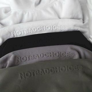 Áo khoác nỉ dây kéo phao, logo dập chữ nổi, nón rộng 2 lớp vải chính, diễu chằn vai và nách như hình, from rộng tay phồng. Giá sỉ - giá bán buôn
