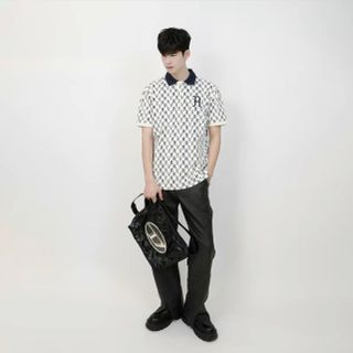 áo cá in màu kem in toàn thân logo thêu to - giá sỉ cạnh tranh