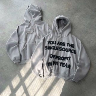 Áo hoodie logo in nổi, nón rộng 2 lớp vải chính, có nút bấm nón, 4 túi trước và sau có dây luồng nón, from to như hình. Giá sỉ - giá bán buôn