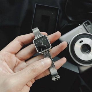 ĐỒNG HỒ MÁY NHẬT NỮ D.W LƯỚI MẶT VUÔNG CÓ TEM KÍCH HOẠT BẢO HÀNH ĐIỆN TỬ 1