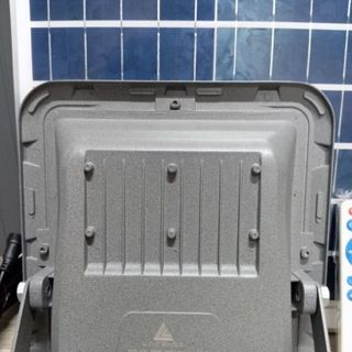 Đèn NLMT 200W bảo hành 2 năm