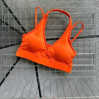 Hàng mới về Bra dây yếm tôn V1 sexy Thiết kế có bo chun ôm ngực tốt Chất thun poly co giãn . Có khe nhét mút , vải dày dặn S M L