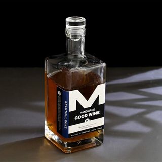Chai thủy tinh vuôn cổ dài nắp cao su bọc nhôm màng co màu đen dung tích 500ml
