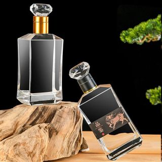Chai thủy tinh 500ml nắp kim cương vàng - M49.1