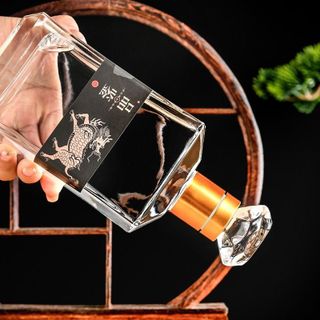 Chai thủy tinh 500ml nắp kim cương vàng - M49.1