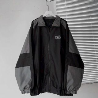 Áo khoác dù phối màu .logo thêu. Chất dù xịn 2 lớp .2 size L và xl .